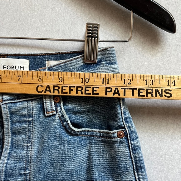 Denim Forum Aritzia 90s Arlo thigh hi rise mid thigh denim shorts Sz 23 - Picture 8 of 8